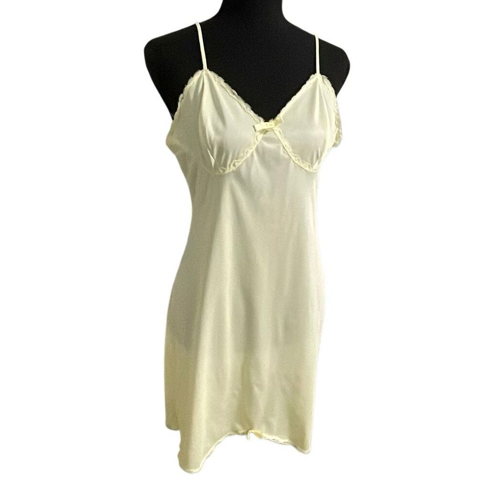 Hollywood Vassarette By Munsing Wear 60’s Delicate Slip Nightgown Size Small
